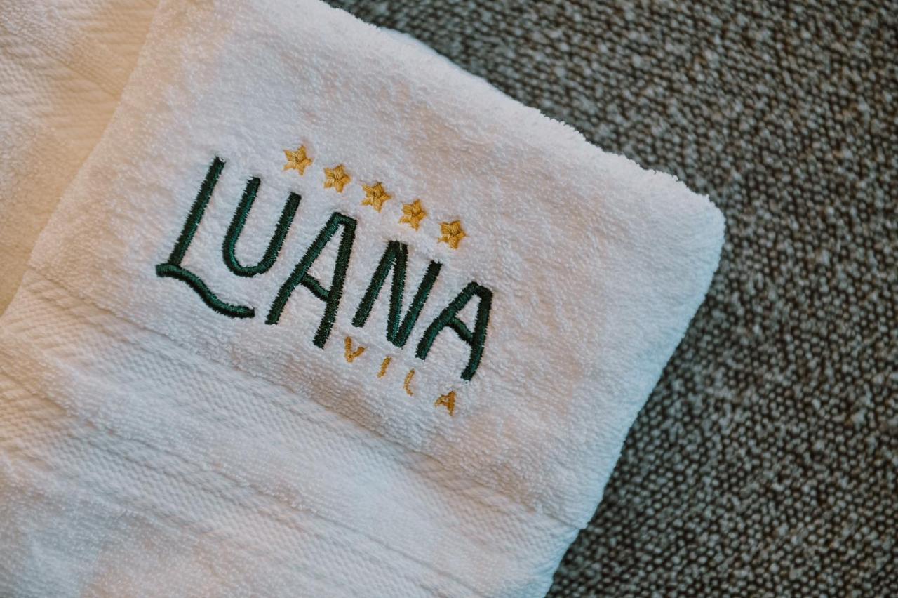 Luxury Luana Malinska